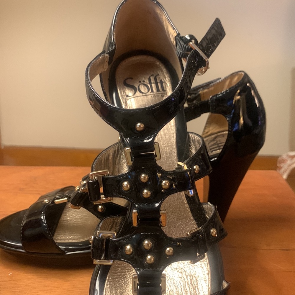 SOFFT BLACK PATENT LEATHER PLATFORM CAGE GLADIATOR SANDALS GOLD STUDS - Picture 2 of 16